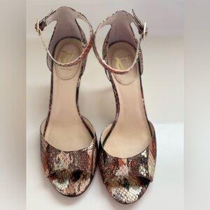 Signature Vero Couio Snakeskin Open-Toe Heels with gold detail on heels size 8